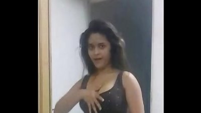 Sexy indian babe navneeta dancing shaking bigtits
