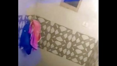 Desi indian babe caught bathing by hidden cam - fuckmyindiangf.com
